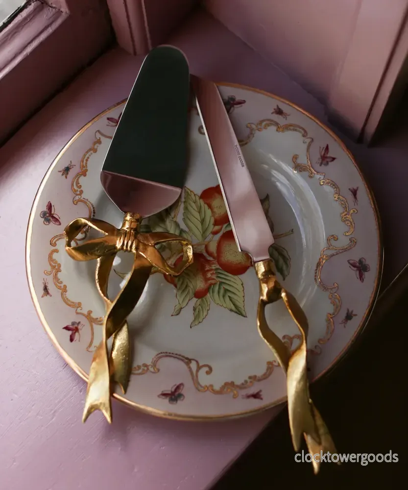 Riley Ribbon Cake Set in Giftbox, Mässing