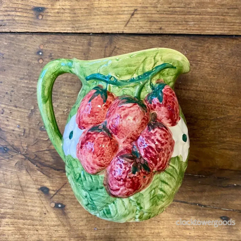 Vintage Strawberry Majolica Pitcher – 18 cm Vintage Strawberry Majolica Pitcher – 18 cm