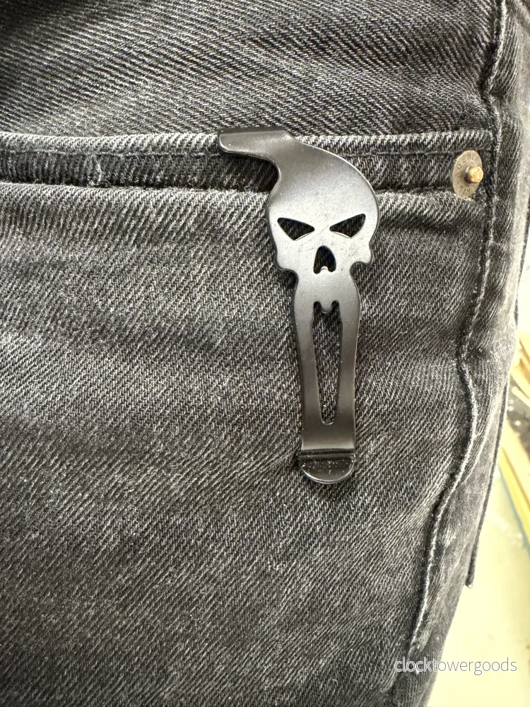 Bältesclips i stål – Skull - Bild 2