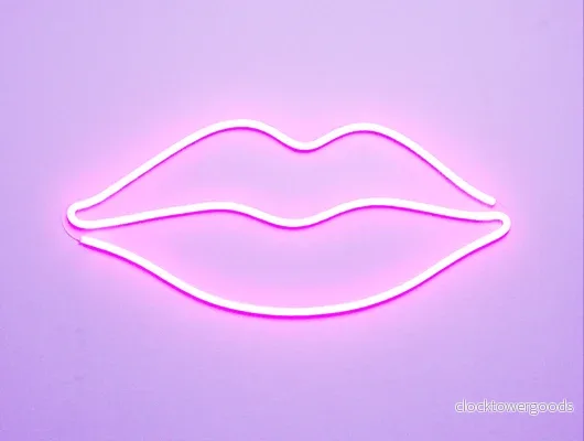 ”Kyssmunn” Led Neonskylt. Hot pink. ”Kyssmunn” Led Neonskylt. Hot pink.