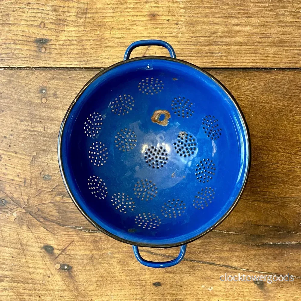 Vintage Blue Enamel Colander – 28 cm Vintage Blue Enamel Colander – 28 cm