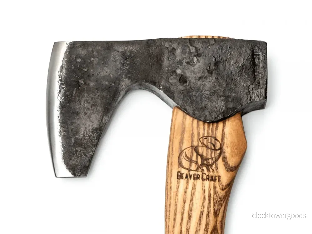 Bushcraft-skäggyxa AX6 med eggskydd Bushcraft-skäggyxa AX6 med eggskydd