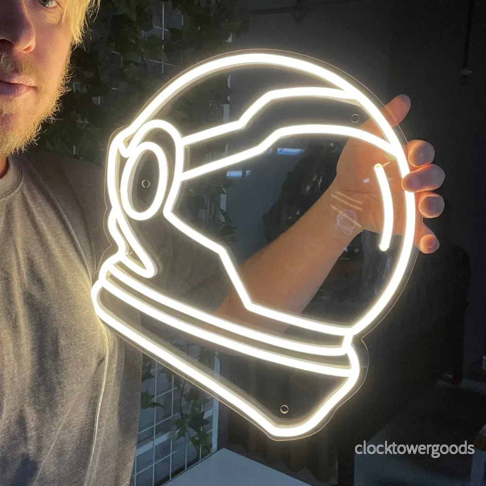 (SPACE helmet) LED NEONSKYLT. Warm white (SPACE helmet) LED NEONSKYLT. Warm white