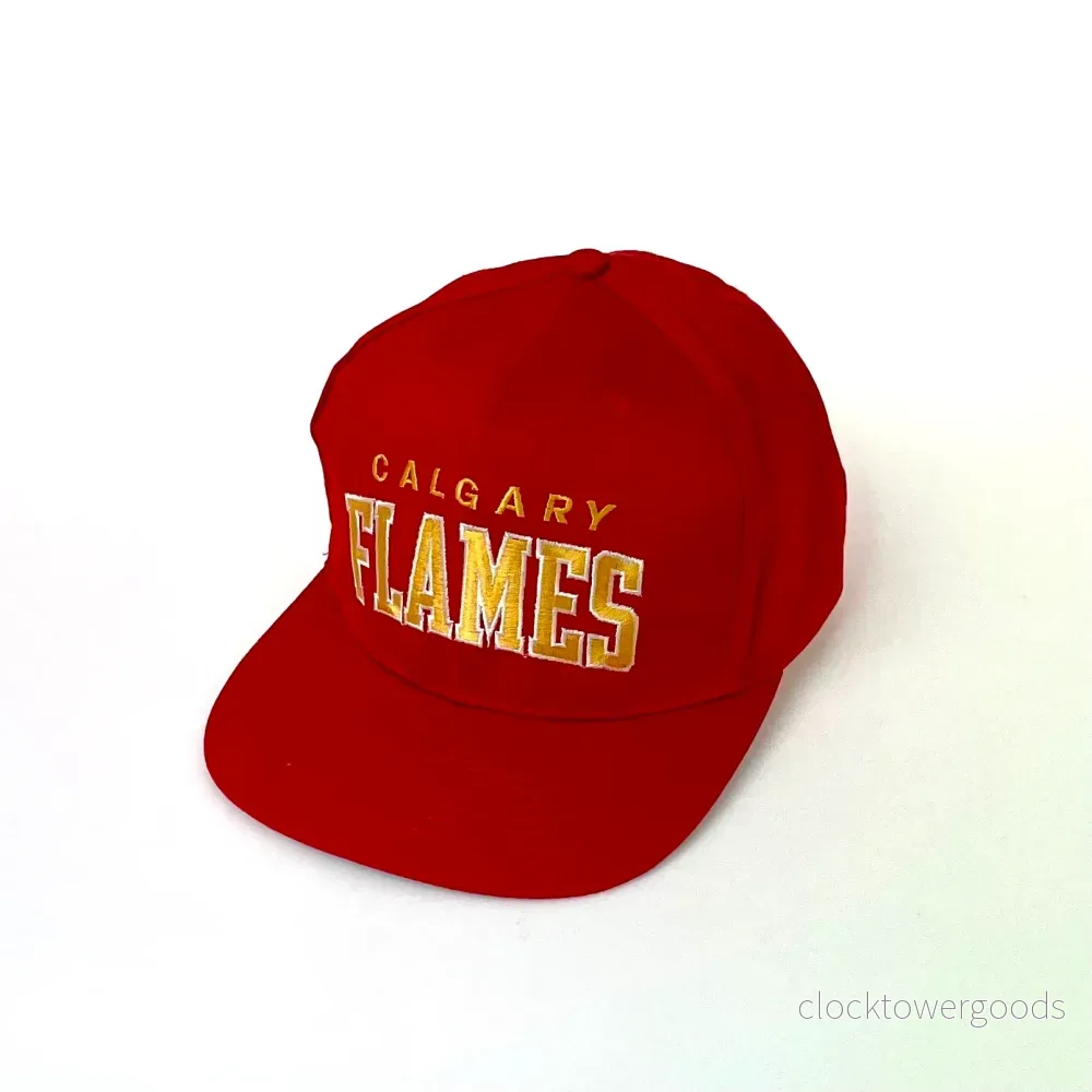 Calgary Flames Keps signerad av Roger ”Ragge” Johansson – Red Calgary Flames Keps signerad av Roger ”Ragge” Johansson – Red