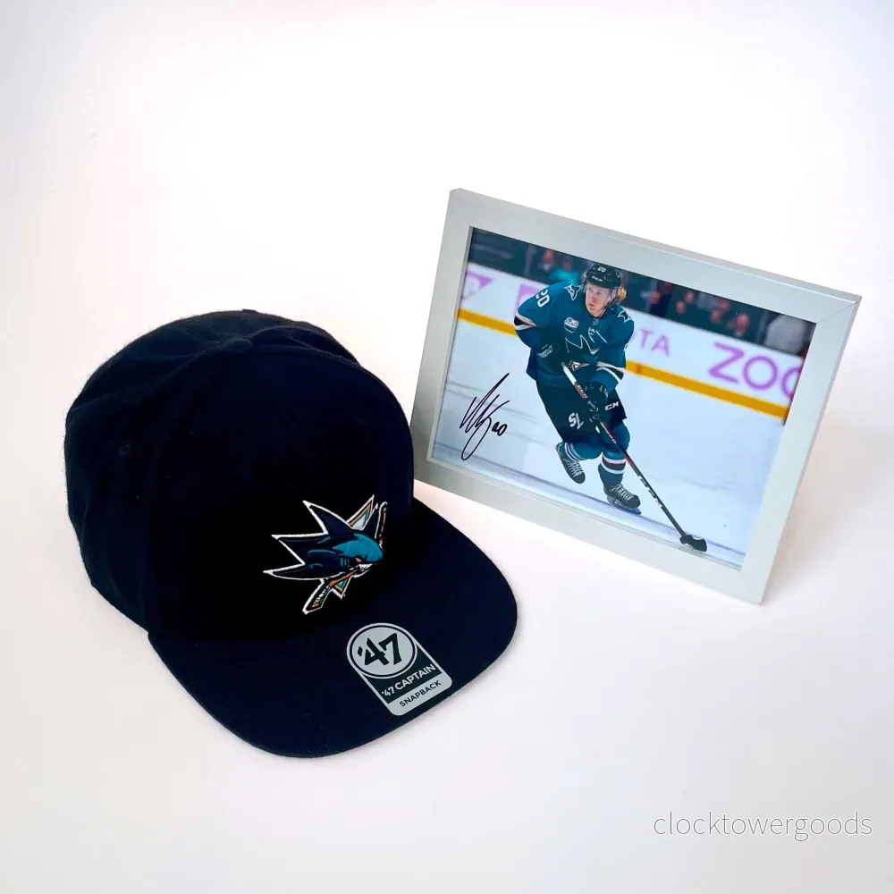 Sharks keps och tavla signerad av Marcus Sörensen – Black Sharks keps och tavla signerad av Marcus Sörensen – Black