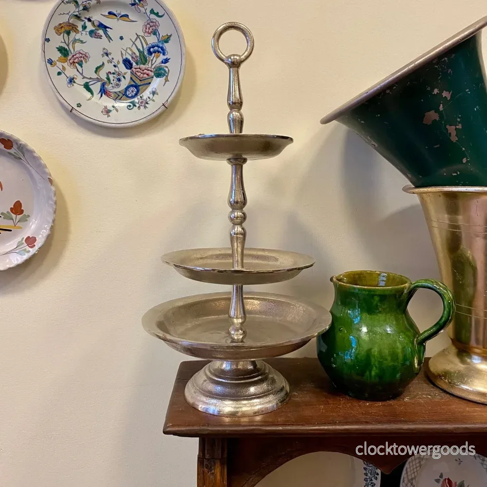 Vintage Three-Tier Serving Stand - Bild 2