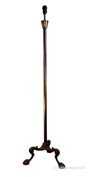 Antik golvlampa lejonfötter Antik golvlampa lejonfötter