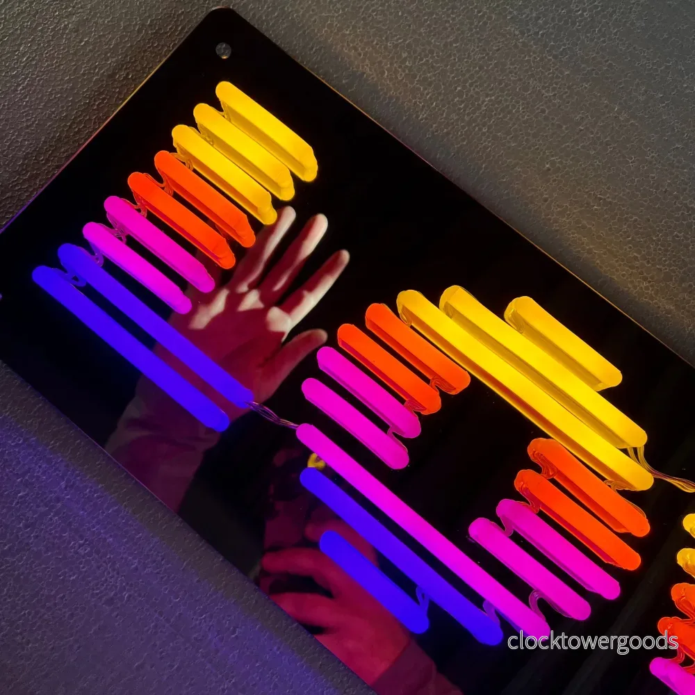 Spegel ”LOVE” LED NEONSKYL Spegel ”LOVE” LED NEONSKYL