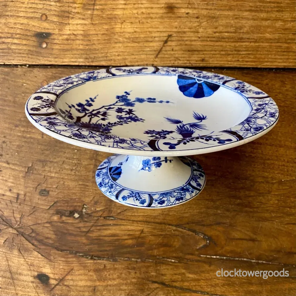Vintage Creil et Montereau Pedestal Dish – Japon Blue Vintage Creil et Montereau Pedestal Dish – Japon Blue