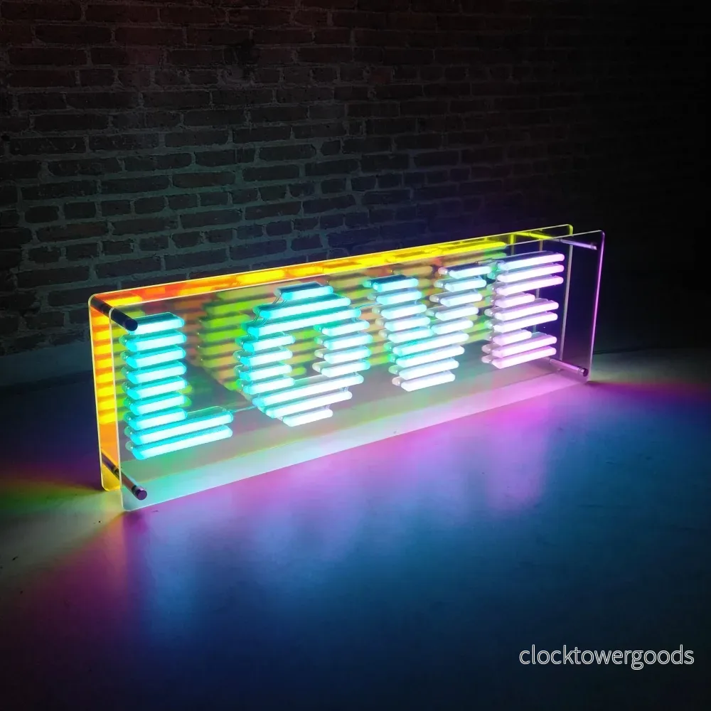 ”L O V E” Led neonskylt. Stående 72×22 cm. ”L O V E” Led neonskylt. Stående 72×22 cm.