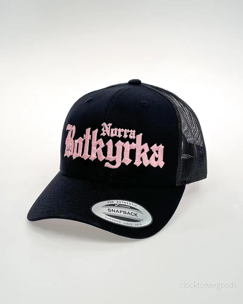 Norra Botkyrka Snapback – Blk/Pink Norra Botkyrka Snapback – Blk/Pink